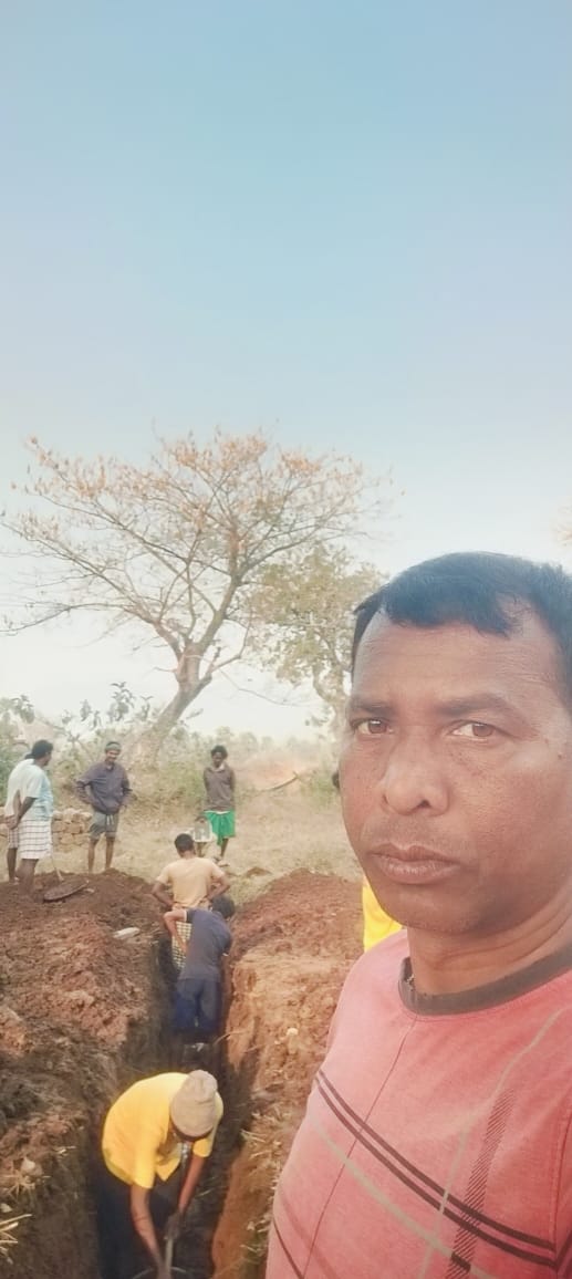 Helping farmer for LI point pipe repairing